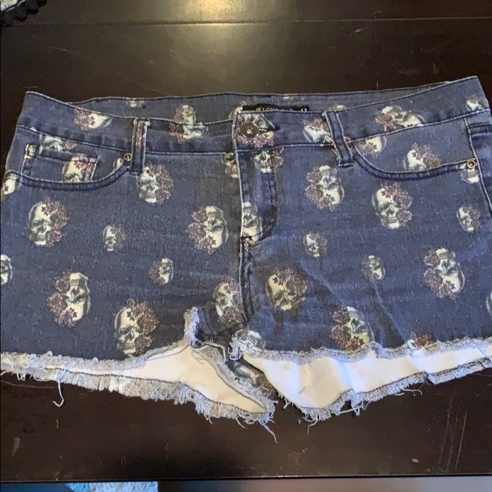 Skull shorts